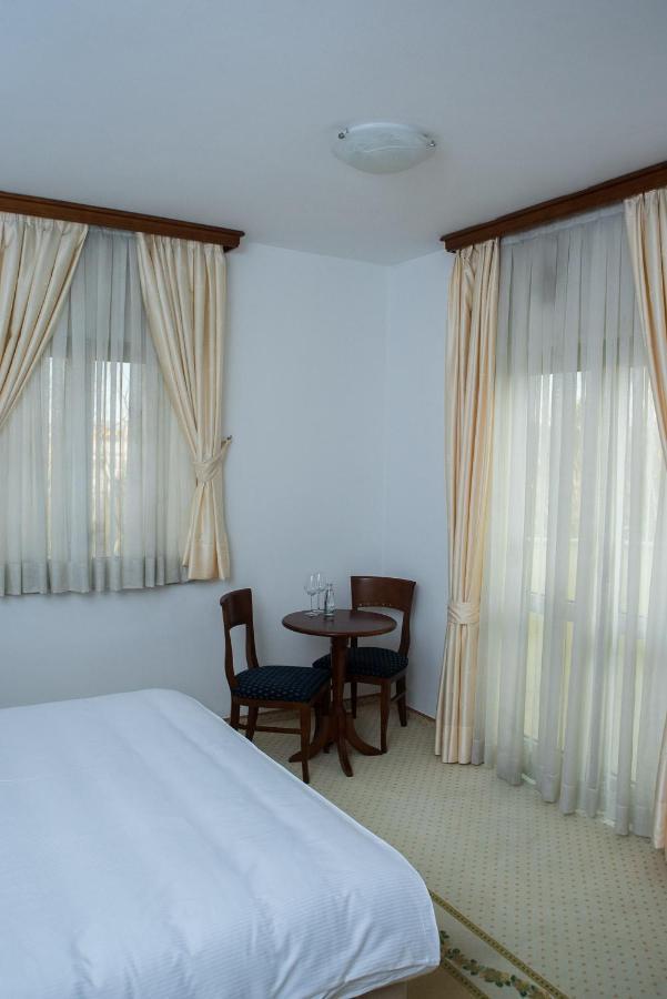 Hotel Hum Любушки Екстер'єр фото