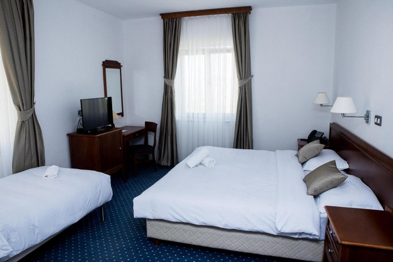 Hotel Hum Любушки Екстер'єр фото