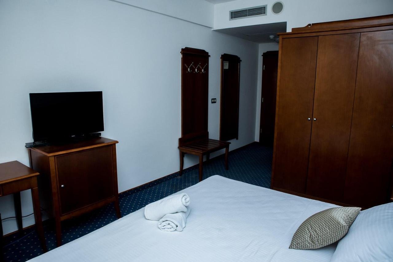 Hotel Hum Любушки Екстер'єр фото