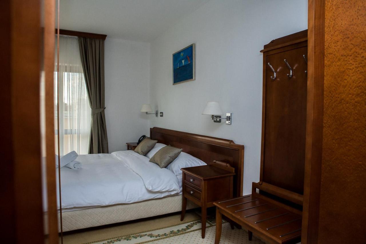 Hotel Hum Любушки Екстер'єр фото