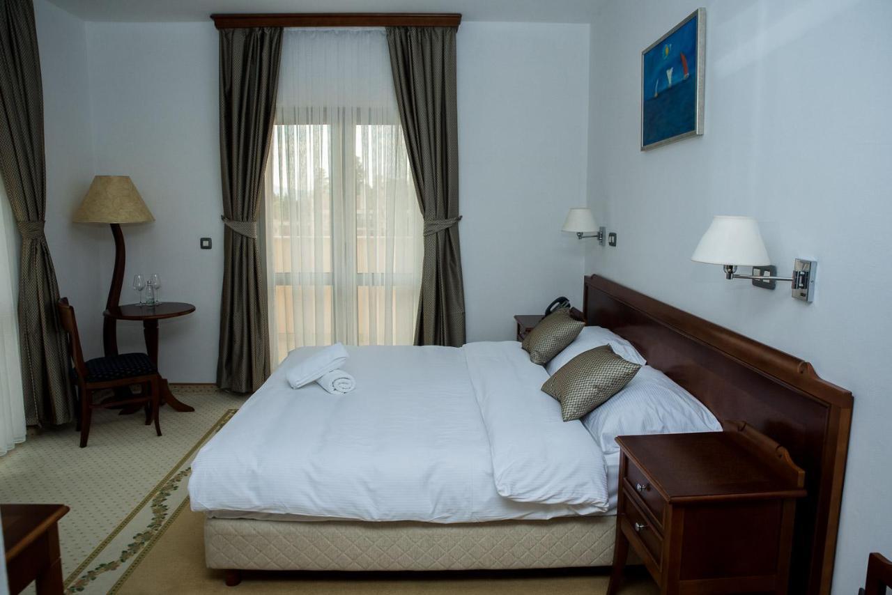 Hotel Hum Любушки Екстер'єр фото