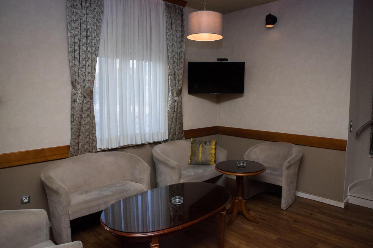 Hotel Hum Любушки Екстер'єр фото
