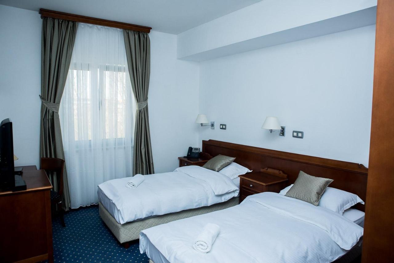 Hotel Hum Любушки Екстер'єр фото