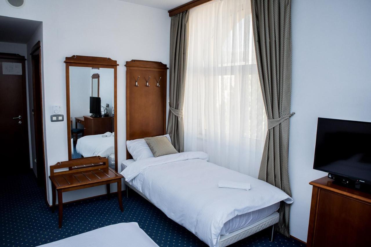 Hotel Hum Любушки Екстер'єр фото