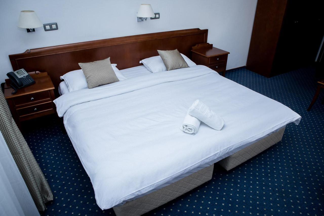 Hotel Hum Любушки Екстер'єр фото