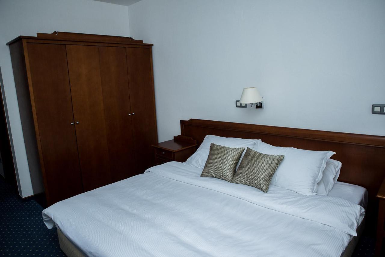 Hotel Hum Любушки Екстер'єр фото