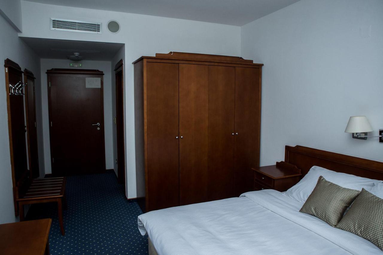 Hotel Hum Любушки Екстер'єр фото