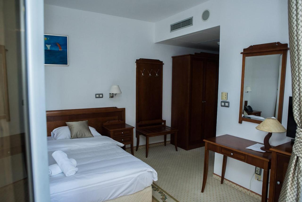 Hotel Hum Любушки Екстер'єр фото