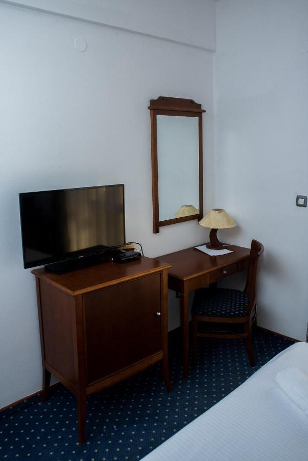 Hotel Hum Любушки Екстер'єр фото