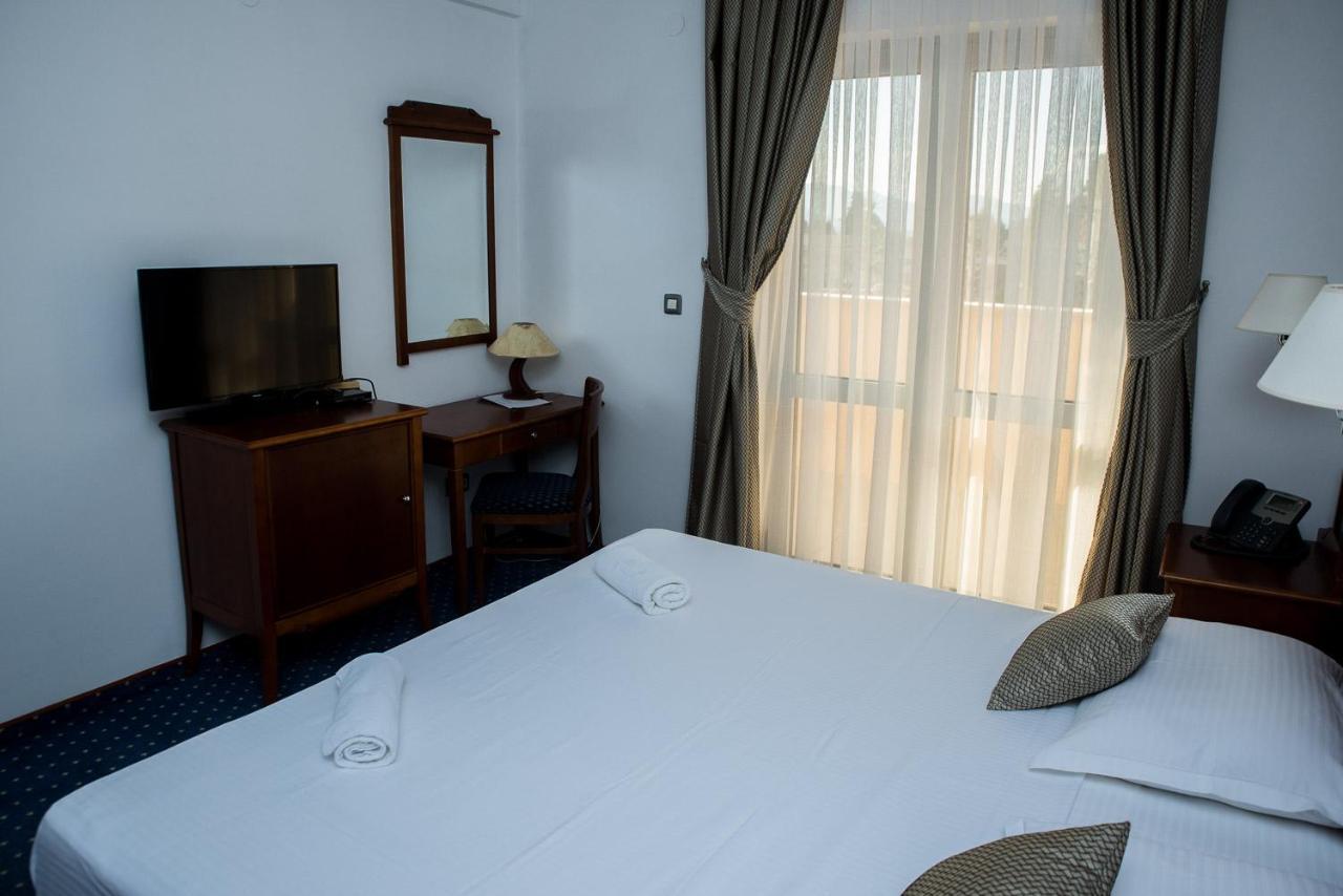 Hotel Hum Любушки Екстер'єр фото