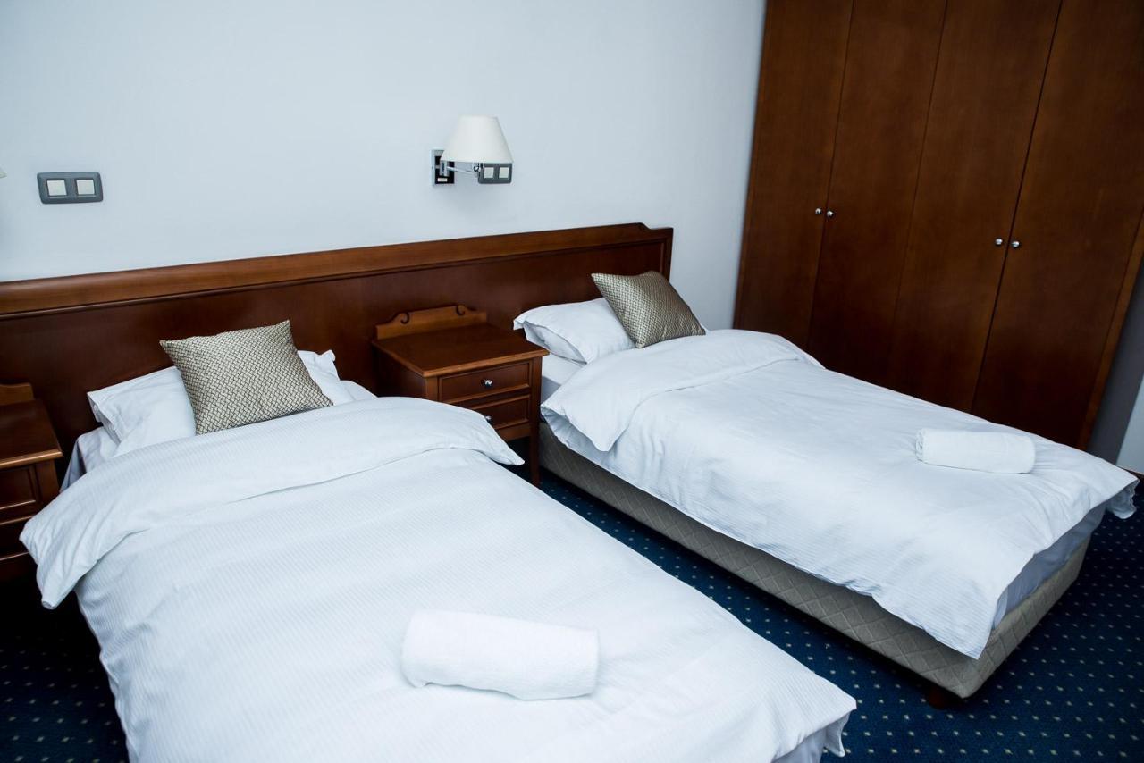 Hotel Hum Любушки Екстер'єр фото