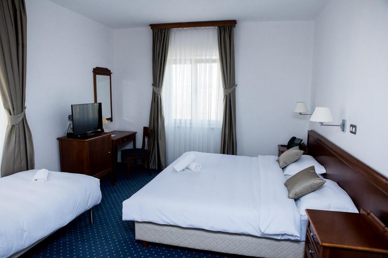 Hotel Hum Любушки Екстер'єр фото