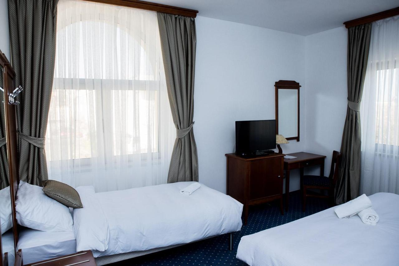 Hotel Hum Любушки Екстер'єр фото