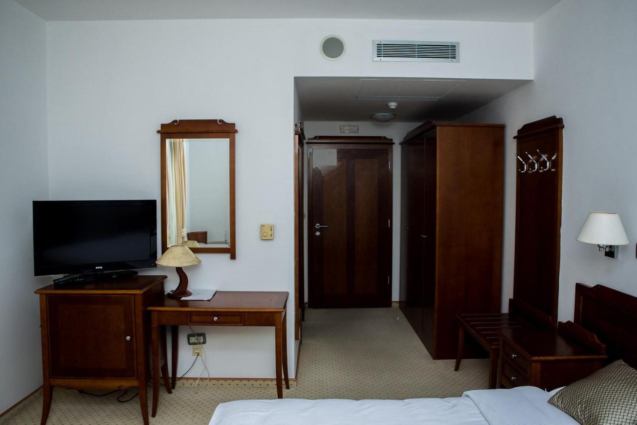 Hotel Hum Любушки Екстер'єр фото