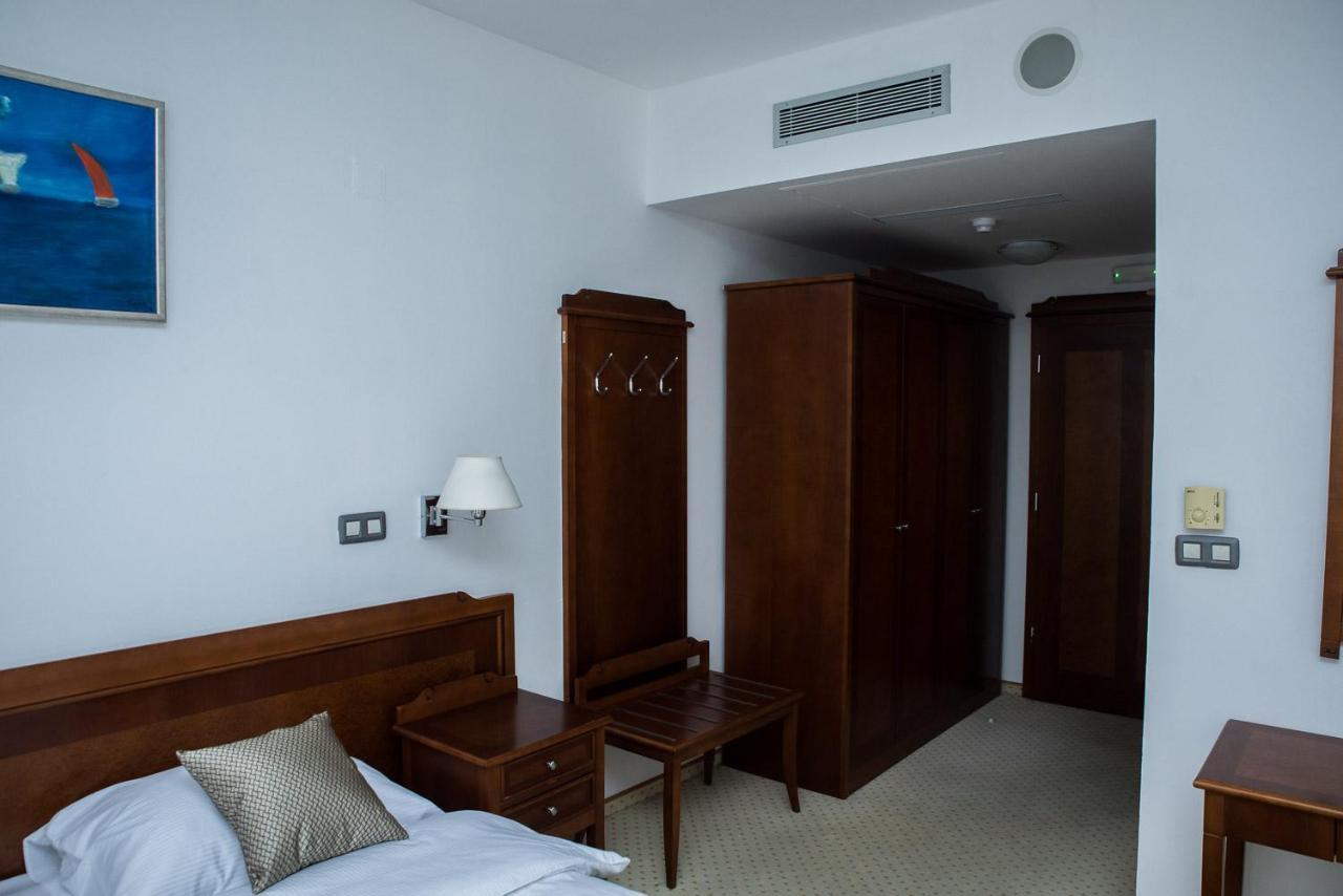 Hotel Hum Любушки Екстер'єр фото
